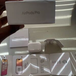 Apple AirPods Pro - Sleek White Design